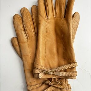 Vintage Women’s Tan Sheepskin Gloves with Cashmere Lining